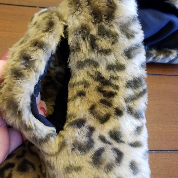 FAUX FUR ๐ NECK WRAP - Picture 4 of 7